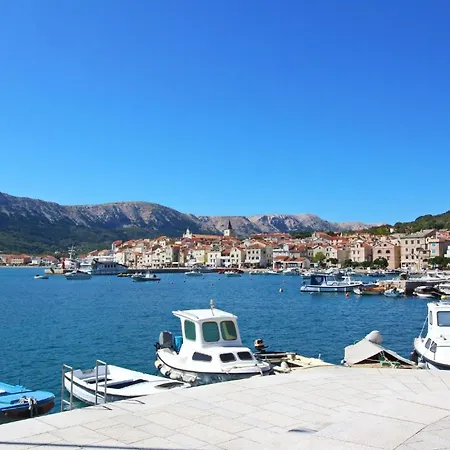Im Hafen Und In Der Fussgaengerzone * Baska (Krk)